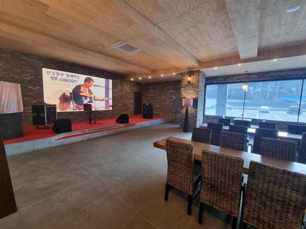 Hotel Ramada By Wyndham Suanbo Chungju Esterno foto