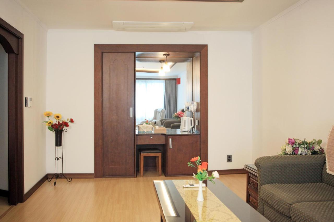 Hotel Ramada By Wyndham Suanbo Chungju Esterno foto